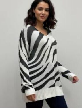 NWT By Design Black and White Zebra-Print V-Neck Sweater 2X